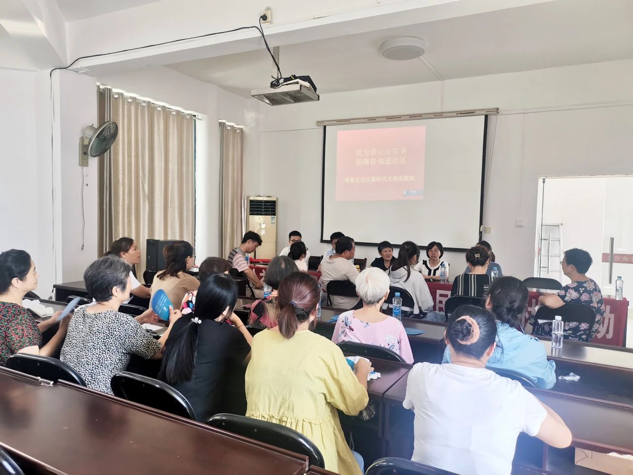我为群众办实事：华邦律师走进东湖区李家庄社区开展公益法律咨询活动